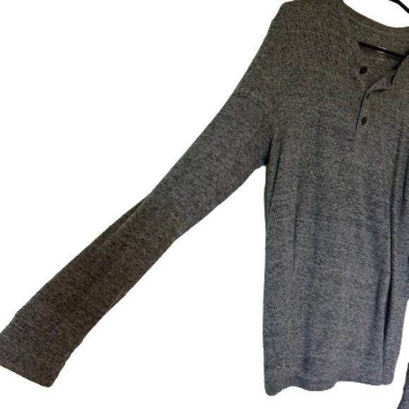 🌟 Comfy Grey Henley Long-Sleeve - Picture 2 of 4